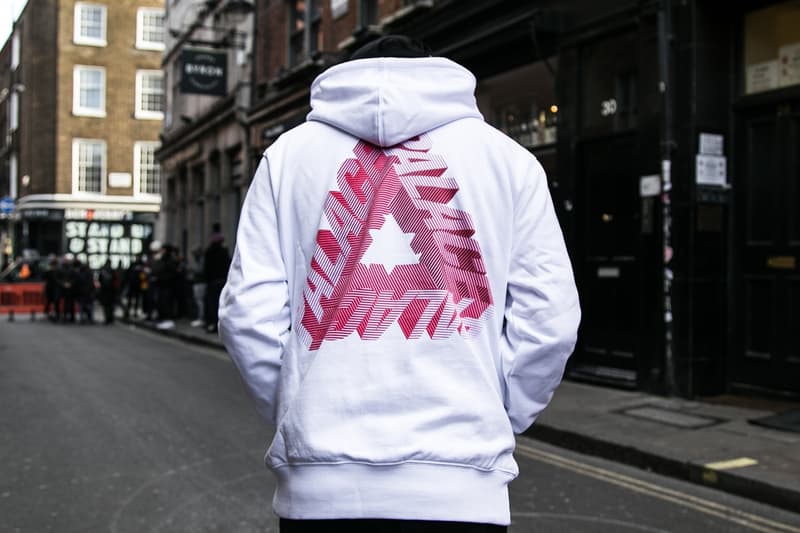 マニアたちが集結した Palace 2017年冬コレクション追加ドロップの様子をチェック 〈Louis Vuitton〉や〈Uniqlo〉など多種多様なブランドを織り交ぜたヘッズたちのスタイルに注目 パレス Blondey McCoy ブロンディ・マッコイ Supreme シュプリーム Balenciaga バレンシアガ ユニクロ ルイ ヴィトン HYPEBEAST ハイプビースト