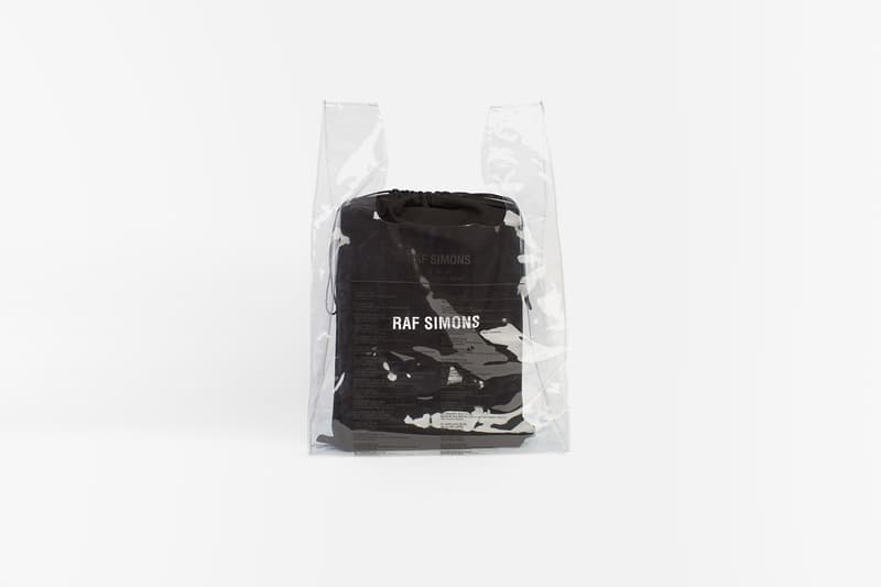 Raf Simons とベルリンの有名セレクトショップ Voo Store がタッグを組んだショッピングバッグが登場 耐久性と防水性を兼備したPVC素材を採用したこのバッグのお値段はいかに…… 天才デザイナー The Woolmark Company ザ ウールマーク カンパニー ブーストア 2017年秋冬コレクション “America Tour”