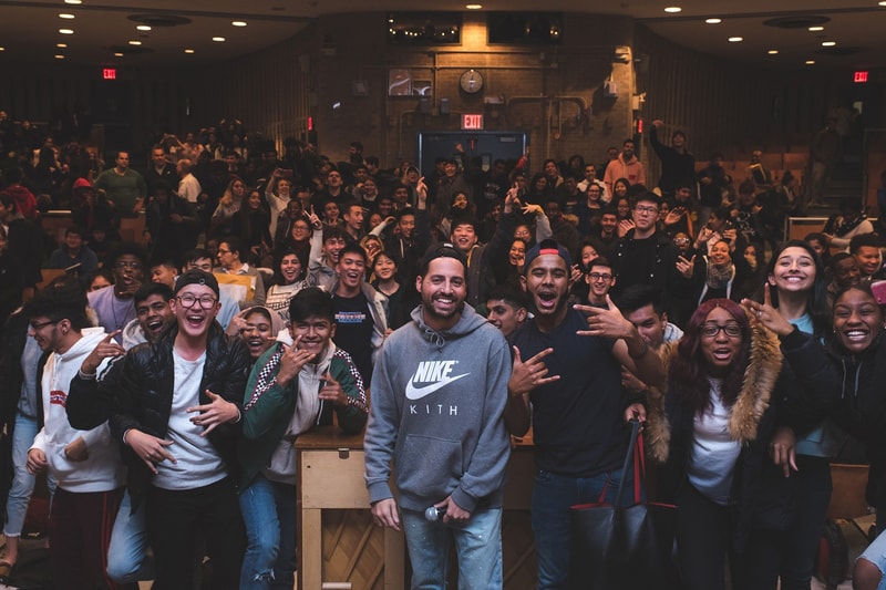 ロニー・ファイグが母校で KITH x Nike LeBron 15 のリリースを記念したスペシャルイベントを開催 ロニー ファイグ ronnie fieg nike kith lebron 15 james ジェームス　ルブロン ナイキ キス NYC NY ニューヨーク クイーンズ 母校 高校 上映 ドキュメンタリー コラボ バスケ ハイプ ビースト hypebeast