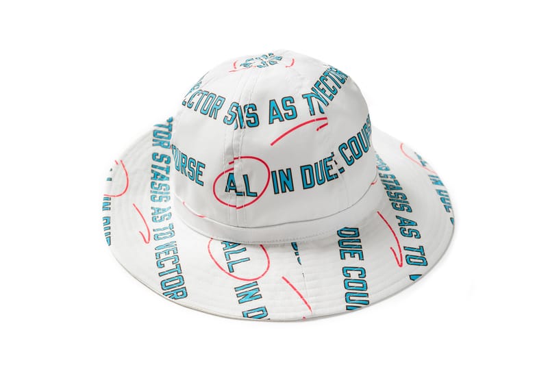 sacai より世界的アーティスト ローレンス・ワイナーのアートを取り込んだ最新アイテムの数々が登場