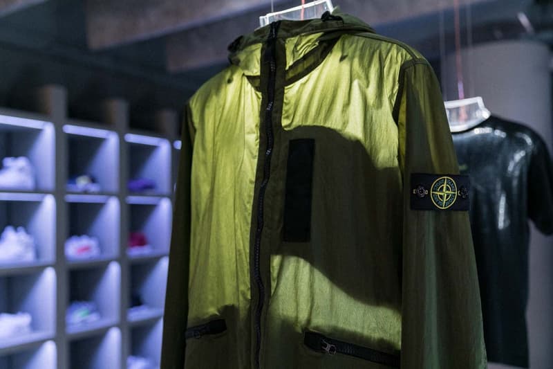 HBX 台湾にて現在開催中の Stone Island ポップアップストアの様子をお届け 3Mコンパスロゴを配したTシャツやナイロンジャケットなど、『HBX』別注アイテムも登場