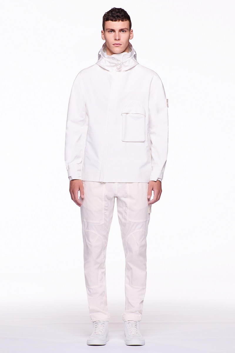 Stone Island よりミリタリーウェアに革新性を持たせた2018年春夏コレクションが登場 研ぎ澄まされたテクニックが光る新たなミリタリーウェアを堪能しよう Stone Island Supreme シュプリーム PORTER ポーター SNEEZE Magazine スニーズ マガジン HBX ストーンアイランド アリゲーター ジャケット ショーツ アノラックパーカ M-65 ベスト Business of Fashion HYPEBEAST ハイプビースト