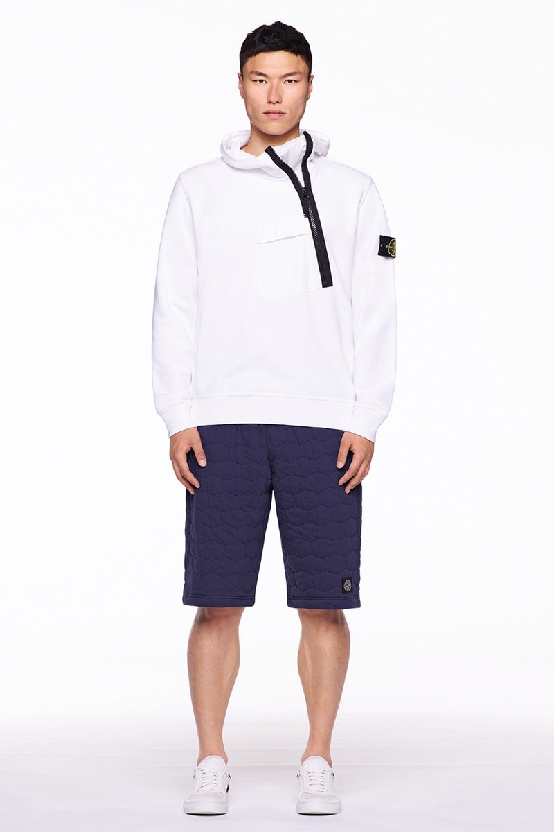 Stone Island よりミリタリーウェアに革新性を持たせた2018年春夏コレクションが登場 研ぎ澄まされたテクニックが光る新たなミリタリーウェアを堪能しよう Stone Island Supreme シュプリーム PORTER ポーター SNEEZE Magazine スニーズ マガジン HBX ストーンアイランド アリゲーター ジャケット ショーツ アノラックパーカ M-65 ベスト Business of Fashion HYPEBEAST ハイプビースト