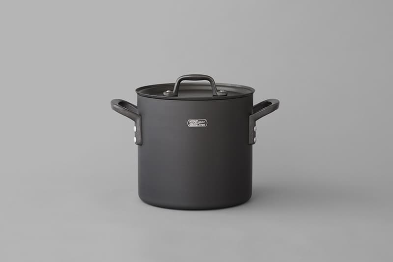 STÜSSY Livin’ GENERAL STORE からプロ仕様のアルミ製ソースパン&ストックポットが登場 野外での使用を想定し、北陸の女性作家で構成される ETOETOTEATO に別注を依頼 ステューシー リヴィン ジェネラルストア ライフスタイル エトエトテアト 家具 インテリア 調理器具 キッチン HYPEBEAST ハイプビースト 通販 リリース 発売日