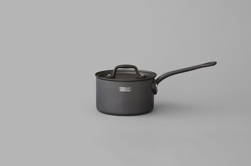 STÜSSY Livin’ GENERAL STORE からプロ仕様のアルミ製ソースパン&ストックポットが登場 野外での使用を想定し、北陸の女性作家で構成される ETOETOTEATO に別注を依頼 ステューシー リヴィン ジェネラルストア ライフスタイル エトエトテアト 家具 インテリア 調理器具 キッチン HYPEBEAST ハイプビースト 通販 リリース 発売日