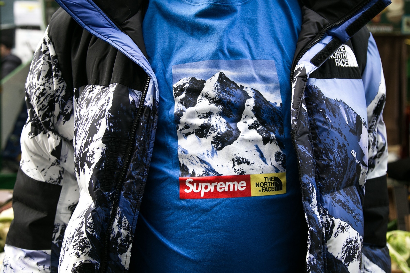 寒気到来のロンドンでリリースされた Supreme x The North Face の様子をフォトレポートでお届け ちなみに2017年秋冬コラボ第2弾を象徴する雪山の正体はご存知？ バルトロ氷河 シュプリーム  ザ・ノース・フェイス マウンテンパーカ バックパック  キャップ ヌプシ ダウン ジャケット HYPEBEAST ハイプビースト コラボ コラボレーション