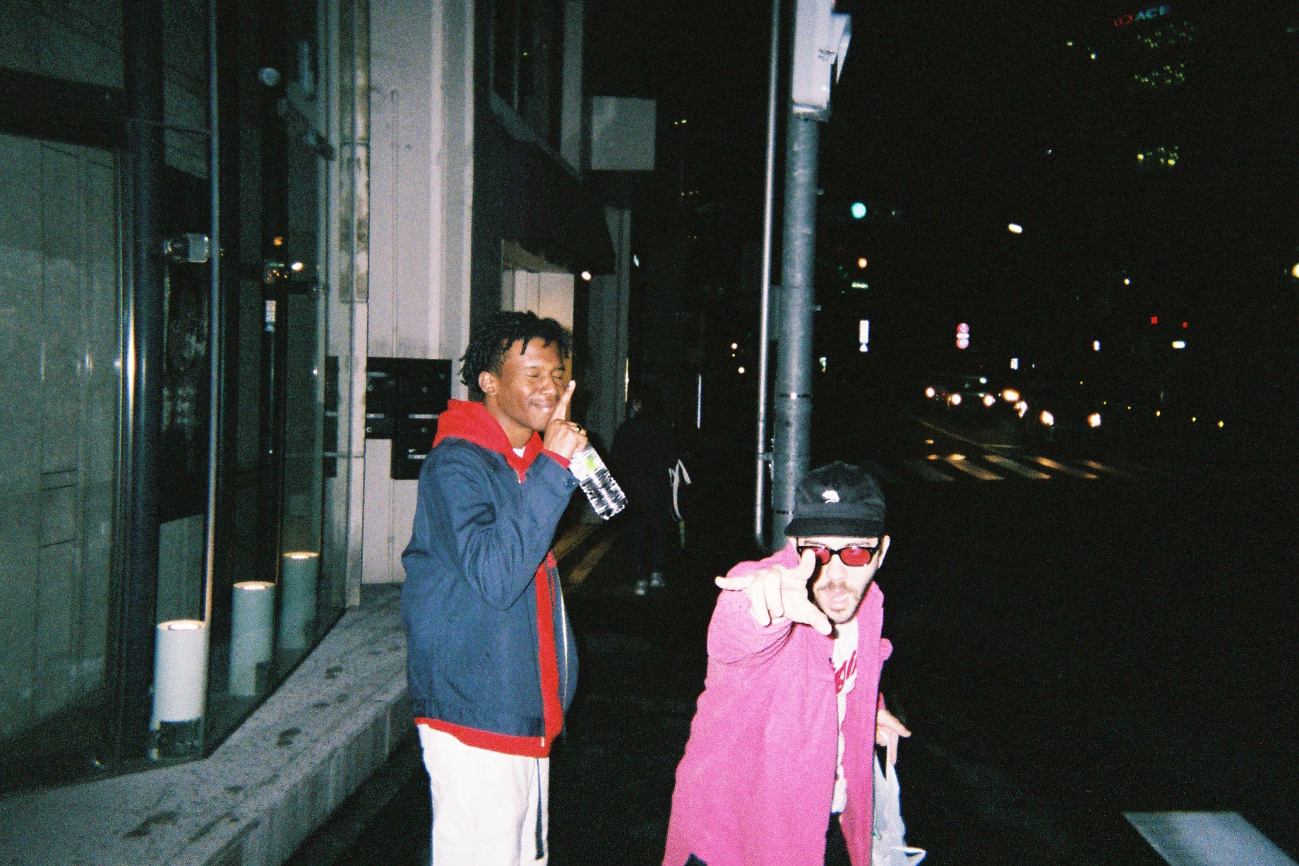 Back To Film：西海岸発 OFWGKTA の Taco が写ルンですで Tyler,The Creator らの東京ライフを激写 Tyler のライブ舞台裏から東京観光を楽しむ「OFWGKTA」クルーの素顔まで、リラックスムード溢れるフォトダイアリーに注目 MTV Video Music Award Yonkers Vans ヴァンズ Converse コンバース Tyler The Creator タイラー・ザ・クリエイター Pharrell Willams ファレル・ウィリアムス Kanye West カニエ・ウェスト Left Brain レフト・ブレイン L Boy エル・ボーイ Taco タコ Odd Future  HYPEBEAST ハイプビースト