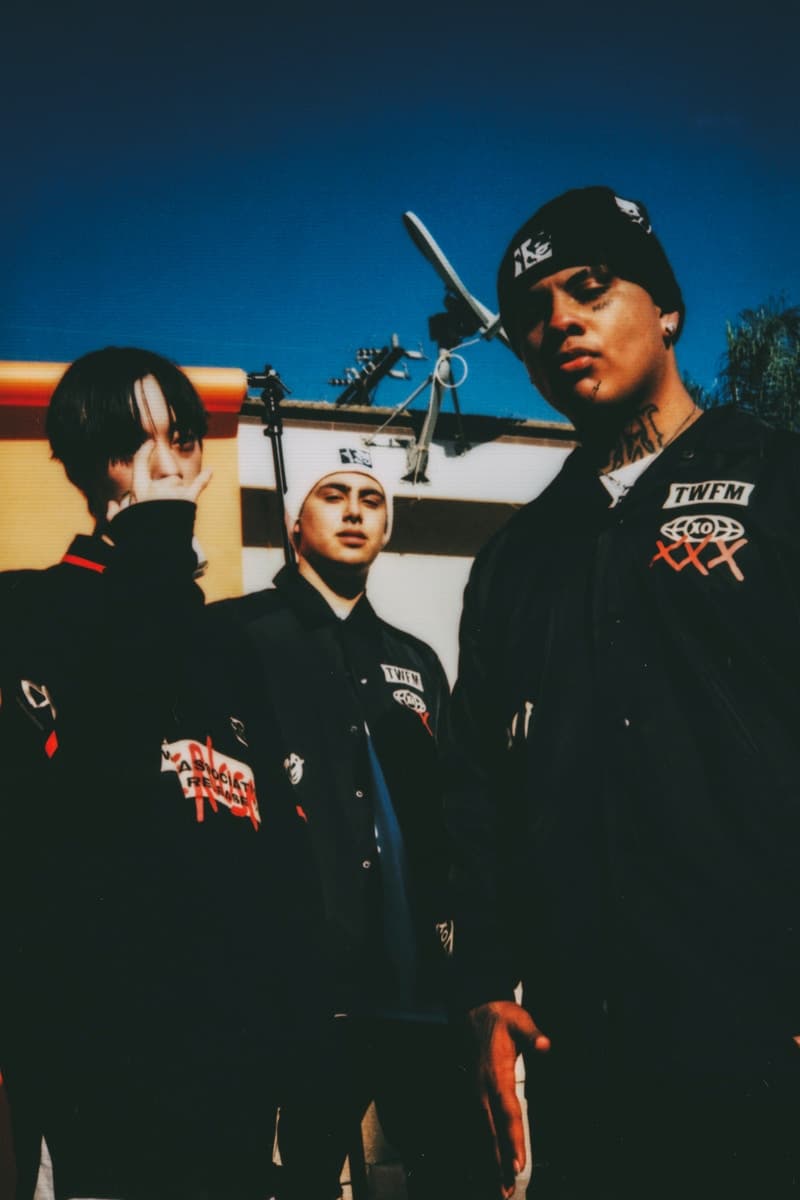 The Weeknd より大胆にグラフィック&テキストを散りばめた2017年冬コレクションが登場 プリント、刺繍、ワッペンなど多彩な手法を用いたグラフィック使いがポイント ブラック オレンジ コーチジャケット アノラックパーカ ラグビーシャツ ビーニー ザ・ウィークエンド プーマ PUMA マーベル Marvel XO HYPEBEAST ハイプビースト