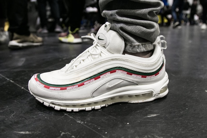 #OnFeet at London Sneaker Con 2017 現在、転売市場で200万円前後で取引されている“あのコラボモデル”の撮影にも成功 ロンドン スニーカーコン adidas アディダス YEEZY BOOST 350 Balenciaga バレンシアガ Triple S AF-100 Lunar Force 1 “ACRONYM ‘17” Pharrell ファレル Chanel シャネル adidas NMD HYPEBEAST ハイプビースト