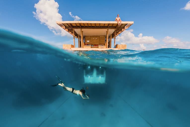 こんな所にも家が？場所に捉われない世界のミニマルなモバイルハウスの数々 モバイルハウス mobile house 移動式 住居 住宅 家 建築 水上 森 ミニマル コンパクト ハウス hypebeast