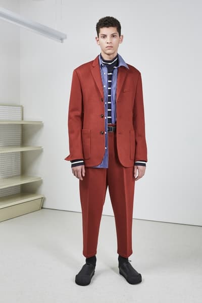 3.1 Phillip Lim よりフォーマルの中にも反骨心を随所に感じる2018年秋ルックブックが到着 丈感やグラフィックデザインでひと捻り加えたスタイリング術も必見 UGG®︎ アグ 3.1 Phillip Lim 3.1 フィリップ リム ダウンジャケット シャツ スウェットパーカ スラックス Romancing Reality 日常の中のロマンス HYPEBEAST ハイプビースト