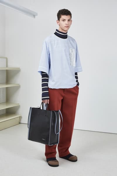 3.1 Phillip Lim よりフォーマルの中にも反骨心を随所に感じる2018年秋ルックブックが到着 丈感やグラフィックデザインでひと捻り加えたスタイリング術も必見 UGG®︎ アグ 3.1 Phillip Lim 3.1 フィリップ リム ダウンジャケット シャツ スウェットパーカ スラックス Romancing Reality 日常の中のロマンス HYPEBEAST ハイプビースト