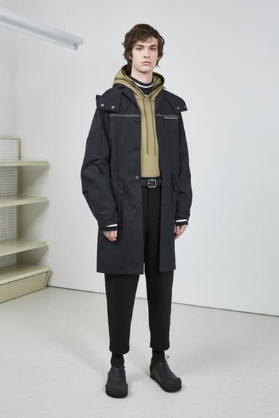 3.1 Phillip Lim よりフォーマルの中にも反骨心を随所に感じる2018年秋ルックブックが到着 丈感やグラフィックデザインでひと捻り加えたスタイリング術も必見 UGG®︎ アグ 3.1 Phillip Lim 3.1 フィリップ リム ダウンジャケット シャツ スウェットパーカ スラックス Romancing Reality 日常の中のロマンス HYPEBEAST ハイプビースト