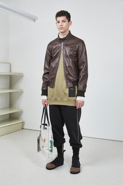 3.1 Phillip Lim よりフォーマルの中にも反骨心を随所に感じる2018年秋ルックブックが到着 丈感やグラフィックデザインでひと捻り加えたスタイリング術も必見 UGG®︎ アグ 3.1 Phillip Lim 3.1 フィリップ リム ダウンジャケット シャツ スウェットパーカ スラックス Romancing Reality 日常の中のロマンス HYPEBEAST ハイプビースト