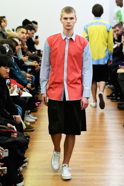 '87年にランウェイを歩いた亡き画家の作品をフィーチャーした COMME des GARÇONS Shirt 2018年秋冬コレクション コム デ ギャルソン・シャツ Jean-Michel Basquiat ジャン＝ミシェル・バスキア hypebeast rei kawakubo 川久保玲 hypebeast paris collection fashion week パリコレ ファッションウィーク ギャルソン パリ