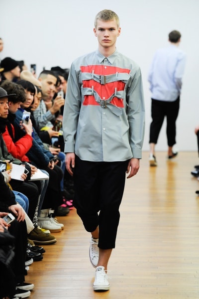 '87年にランウェイを歩いた亡き画家の作品をフィーチャーした COMME des GARÇONS Shirt 2018年秋冬コレクション コム デ ギャルソン・シャツ Jean-Michel Basquiat ジャン＝ミシェル・バスキア hypebeast rei kawakubo 川久保玲 hypebeast paris collection fashion week パリコレ ファッションウィーク ギャルソン パリ