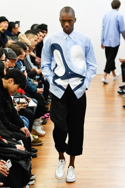 '87年にランウェイを歩いた亡き画家の作品をフィーチャーした COMME des GARÇONS Shirt 2018年秋冬コレクション コム デ ギャルソン・シャツ Jean-Michel Basquiat ジャン＝ミシェル・バスキア hypebeast rei kawakubo 川久保玲 hypebeast paris collection fashion week パリコレ ファッションウィーク ギャルソン パリ