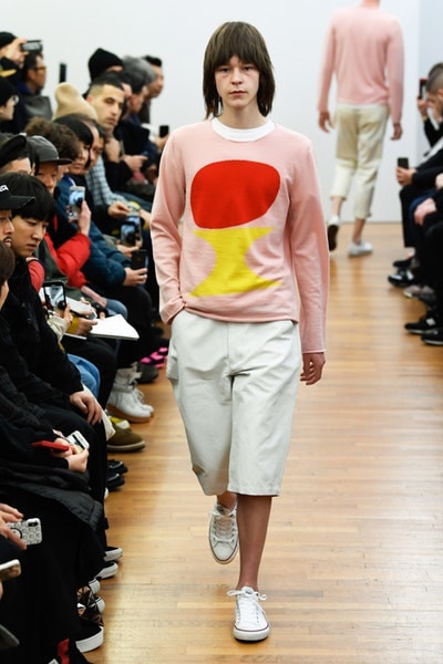 '87年にランウェイを歩いた亡き画家の作品をフィーチャーした COMME des GARÇONS Shirt 2018年秋冬コレクション コム デ ギャルソン・シャツ Jean-Michel Basquiat ジャン＝ミシェル・バスキア hypebeast rei kawakubo 川久保玲 hypebeast paris collection fashion week パリコレ ファッションウィーク ギャルソン パリ