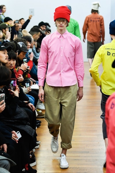 '87年にランウェイを歩いた亡き画家の作品をフィーチャーした COMME des GARÇONS Shirt 2018年秋冬コレクション コム デ ギャルソン・シャツ Jean-Michel Basquiat ジャン＝ミシェル・バスキア hypebeast rei kawakubo 川久保玲 hypebeast paris collection fashion week パリコレ ファッションウィーク ギャルソン パリ