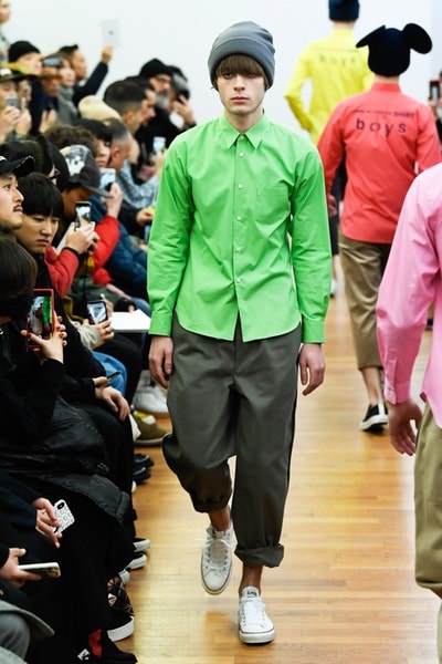 '87年にランウェイを歩いた亡き画家の作品をフィーチャーした COMME des GARÇONS Shirt 2018年秋冬コレクション コム デ ギャルソン・シャツ Jean-Michel Basquiat ジャン＝ミシェル・バスキア hypebeast rei kawakubo 川久保玲 hypebeast paris collection fashion week パリコレ ファッションウィーク ギャルソン パリ