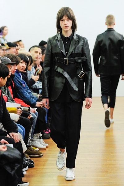 '87年にランウェイを歩いた亡き画家の作品をフィーチャーした COMME des GARÇONS Shirt 2018年秋冬コレクション コム デ ギャルソン・シャツ Jean-Michel Basquiat ジャン＝ミシェル・バスキア hypebeast rei kawakubo 川久保玲 hypebeast paris collection fashion week パリコレ ファッションウィーク ギャルソン パリ