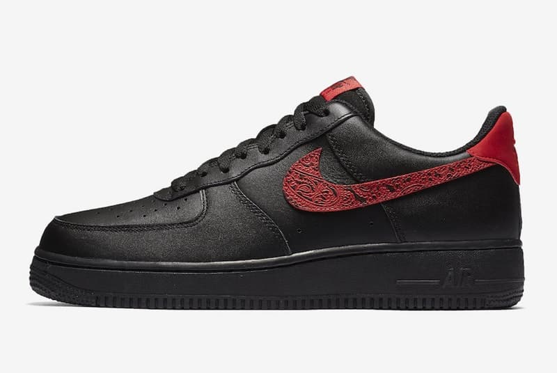 Nike よりペイズリー柄を随所に落とし込んだ “Russian Floral Pack” が登場 リュクスな色柄を纏った人気フットウェア全6型をとくとご覧あれ HyperAdapt 1.0 NIKE ナイキ Air Huarache Blazer Low Air Max 90 City Loop Benassi Slides ペイズリー柄 ブラック レッド エンボス加工 HYPEBEAST ハイプビースト
