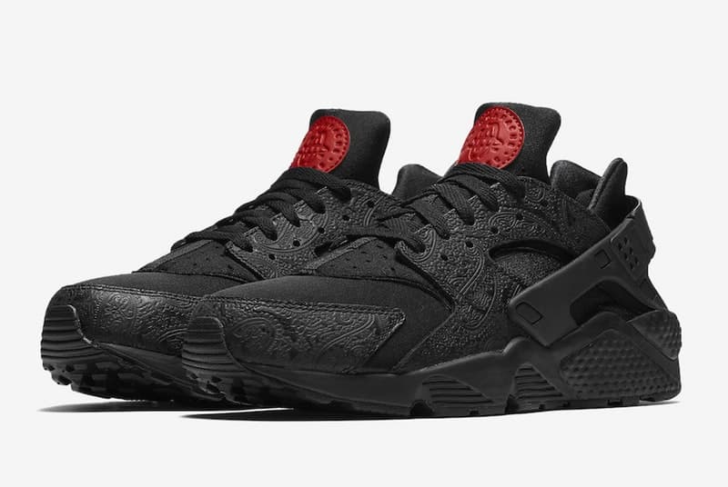 Nike よりペイズリー柄を随所に落とし込んだ “Russian Floral Pack” が登場 リュクスな色柄を纏った人気フットウェア全6型をとくとご覧あれ HyperAdapt 1.0 NIKE ナイキ Air Huarache Blazer Low Air Max 90 City Loop Benassi Slides ペイズリー柄 ブラック レッド エンボス加工 HYPEBEAST ハイプビースト