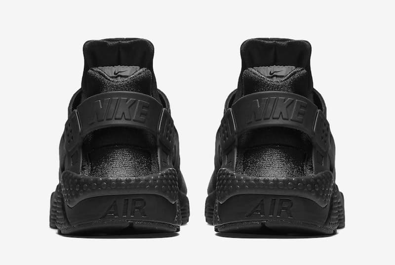 Nike よりペイズリー柄を随所に落とし込んだ “Russian Floral Pack” が登場 リュクスな色柄を纏った人気フットウェア全6型をとくとご覧あれ HyperAdapt 1.0 NIKE ナイキ Air Huarache Blazer Low Air Max 90 City Loop Benassi Slides ペイズリー柄 ブラック レッド エンボス加工 HYPEBEAST ハイプビースト