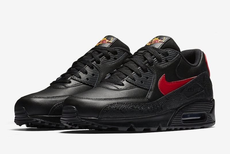 Nike よりペイズリー柄を随所に落とし込んだ “Russian Floral Pack” が登場 リュクスな色柄を纏った人気フットウェア全6型をとくとご覧あれ HyperAdapt 1.0 NIKE ナイキ Air Huarache Blazer Low Air Max 90 City Loop Benassi Slides ペイズリー柄 ブラック レッド エンボス加工 HYPEBEAST ハイプビースト