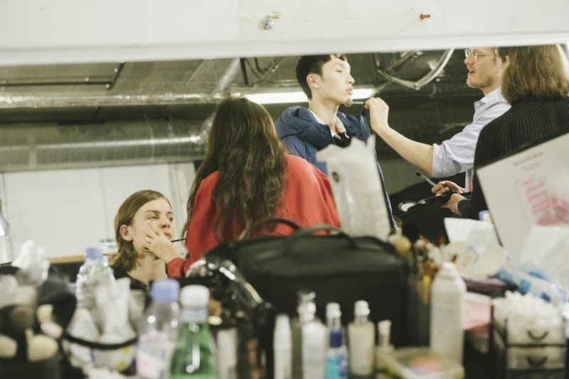 デザインへの探究心溢れる Acne Studios 2018年秋冬コレクションの舞台裏をチェック アクネ　ストゥディオス