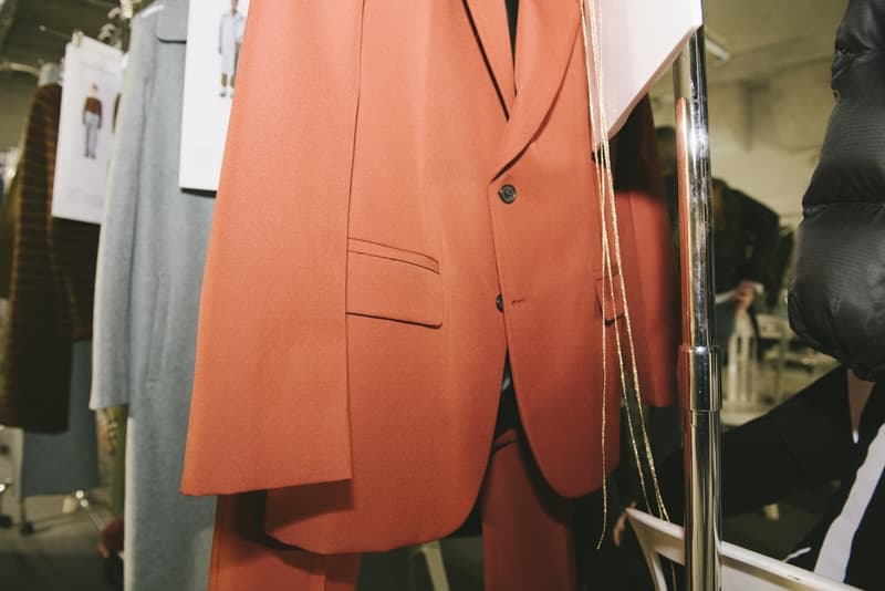 デザインへの探究心溢れる Acne Studios 2018年秋冬コレクションの舞台裏をチェック アクネ　ストゥディオス