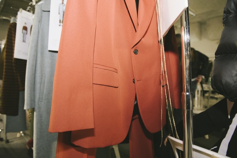 デザインへの探究心溢れる Acne Studios 2018年秋冬コレクションの舞台裏をチェック アクネ　ストゥディオス