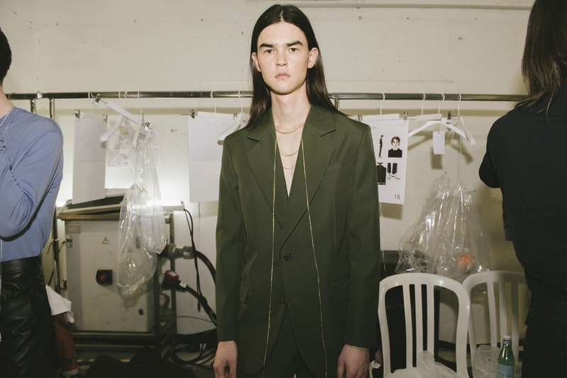 デザインへの探究心溢れる Acne Studios 2018年秋冬コレクションの舞台裏をチェック アクネ　ストゥディオス