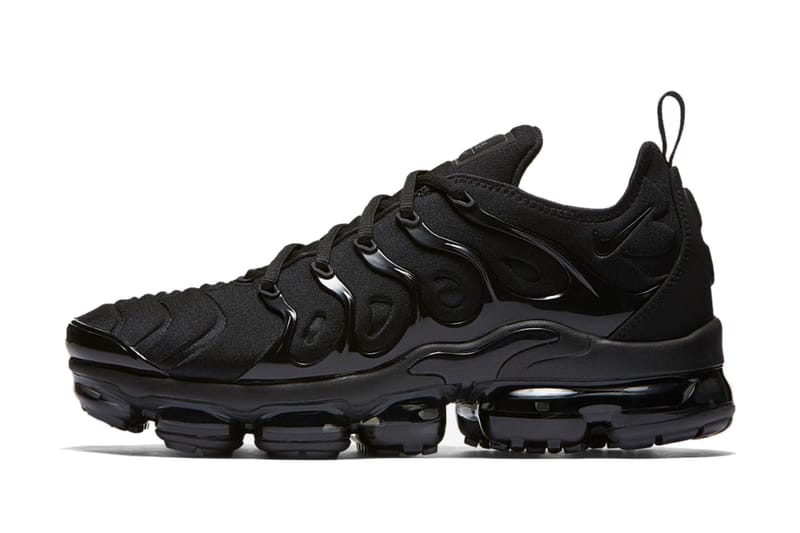 nike air vapor max plus black