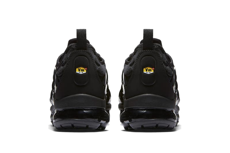 black nike air max vapormax plus