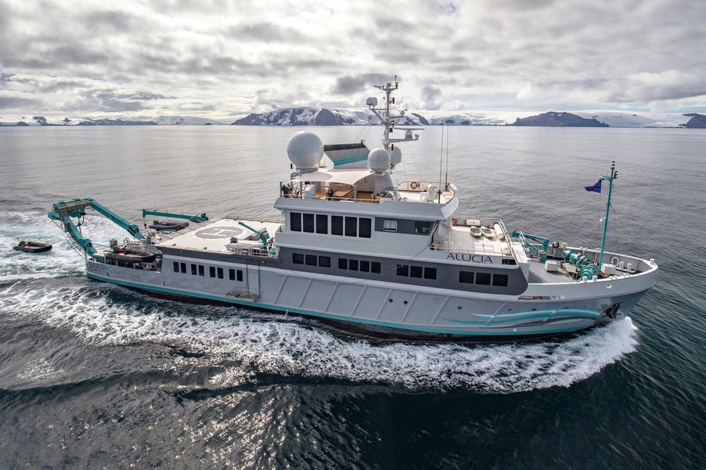 Airbnb がカリブ海の深海を覗ける調査船での2泊3日の旅に無料招待するコンテストを実施中 エアビーアンドビー カリブ バハマ アリシア 船 調査船 コンテスト hypebeast