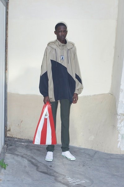 Balenciaga より日常着からヒントを得た2018年秋コレクションのルックブックが到着 時代の先駆者デムナ・ヴィザリアが手がけるTriple-Sの新型や奇抜なレザーシューズにも注目 Vetements ヴェトモン Demna Gvasalia デムナ・ヴァザリア Balenciaga バレンシアガ Maison Margiela メゾン マルジェラ Louis Vuitton ルイ・ヴィトン リフレクター付きオーバーコート ボーダー柄のダウンジャケット 肩パッド入りジャケット パッチワークレザーパンツ Triple-S レザーシューズ HYPEBEAST ハイプビースト