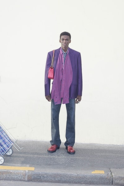 Balenciaga より日常着からヒントを得た2018年秋コレクションのルックブックが到着 時代の先駆者デムナ・ヴィザリアが手がけるTriple-Sの新型や奇抜なレザーシューズにも注目 Vetements ヴェトモン Demna Gvasalia デムナ・ヴァザリア Balenciaga バレンシアガ Maison Margiela メゾン マルジェラ Louis Vuitton ルイ・ヴィトン リフレクター付きオーバーコート ボーダー柄のダウンジャケット 肩パッド入りジャケット パッチワークレザーパンツ Triple-S レザーシューズ HYPEBEAST ハイプビースト