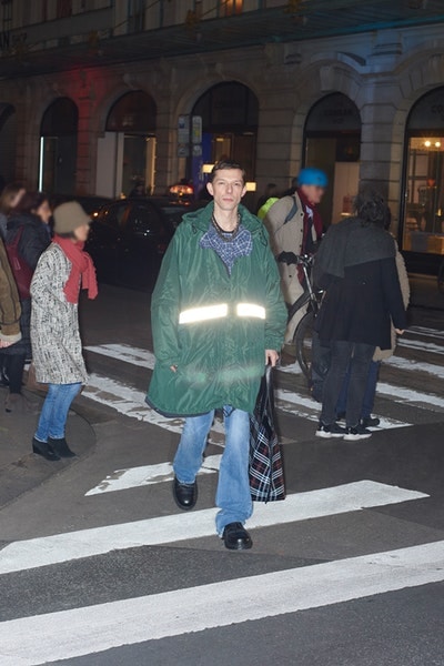 Balenciaga より日常着からヒントを得た2018年秋コレクションのルックブックが到着 時代の先駆者デムナ・ヴィザリアが手がけるTriple-Sの新型や奇抜なレザーシューズにも注目 Vetements ヴェトモン Demna Gvasalia デムナ・ヴァザリア Balenciaga バレンシアガ Maison Margiela メゾン マルジェラ Louis Vuitton ルイ・ヴィトン リフレクター付きオーバーコート ボーダー柄のダウンジャケット 肩パッド入りジャケット パッチワークレザーパンツ Triple-S レザーシューズ HYPEBEAST ハイプビースト