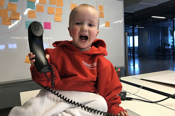 Balenciaga を纏ったちびっこギャングたちがオフィスを占拠する可愛いエディトリアル