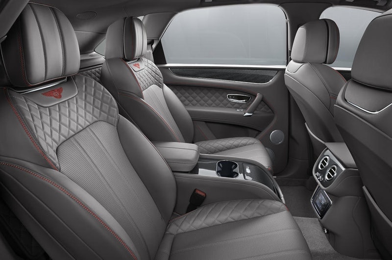 ベントレーよりアクティブな男も惚れる才色兼備な新型 Bentayga が初披露 見た目によらずCO2排気量も抑えたエコなところも人気の理由 Mercedes-Benz メルセデス・ベンツ Maserati マセラティ Bentley ベントレー SUV Bentayga V8 HYPEBEAST ハイプビースト