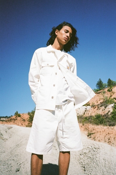 Carhartt WIP よりシグネチャーアイテムを現代的に再解釈した2018年春夏ルックブックが到着 ワーク、スポーツ、ストリートなど多種多様なジャンルを掛け合わせた最新アイテムが勢揃い Gosha Rubchinskiy ゴーシャ・ラブチンスキー Tolia Titaev トリア・ティタエヴ PACCBET ラスベート Carhartt WIP カーハート WIP ワーク ミリタリー ストリート チェアコート 総柄シャツ 迷彩柄パンツ フーディ バケットハット HYPEBEAST ハイプビースト