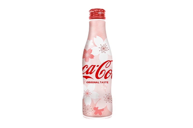 コカ・コーラより門出を祝う桜デザインのスリムボトルが遂に登場 大小様々な桜の花びらで春の訪れを演出したシーズナブルな1本をチェック 大手清涼飲料メーカー Coca-Cola コカ・コーラ スリムボトル 桜 花びら スーパーマーケット コンビニエンスストア NIGO®︎ ニゴー CURRY UP HYPEBEAST ハイプビースト
