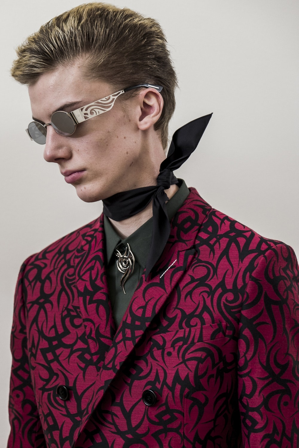 若さと成熟という相反するテーマを掲げた Dior Homme 2018年秋冬コレクションのバックステージに潜入 ディオール オム　パリコレ paris fashion week collection コレクション バックステージ hypebeast