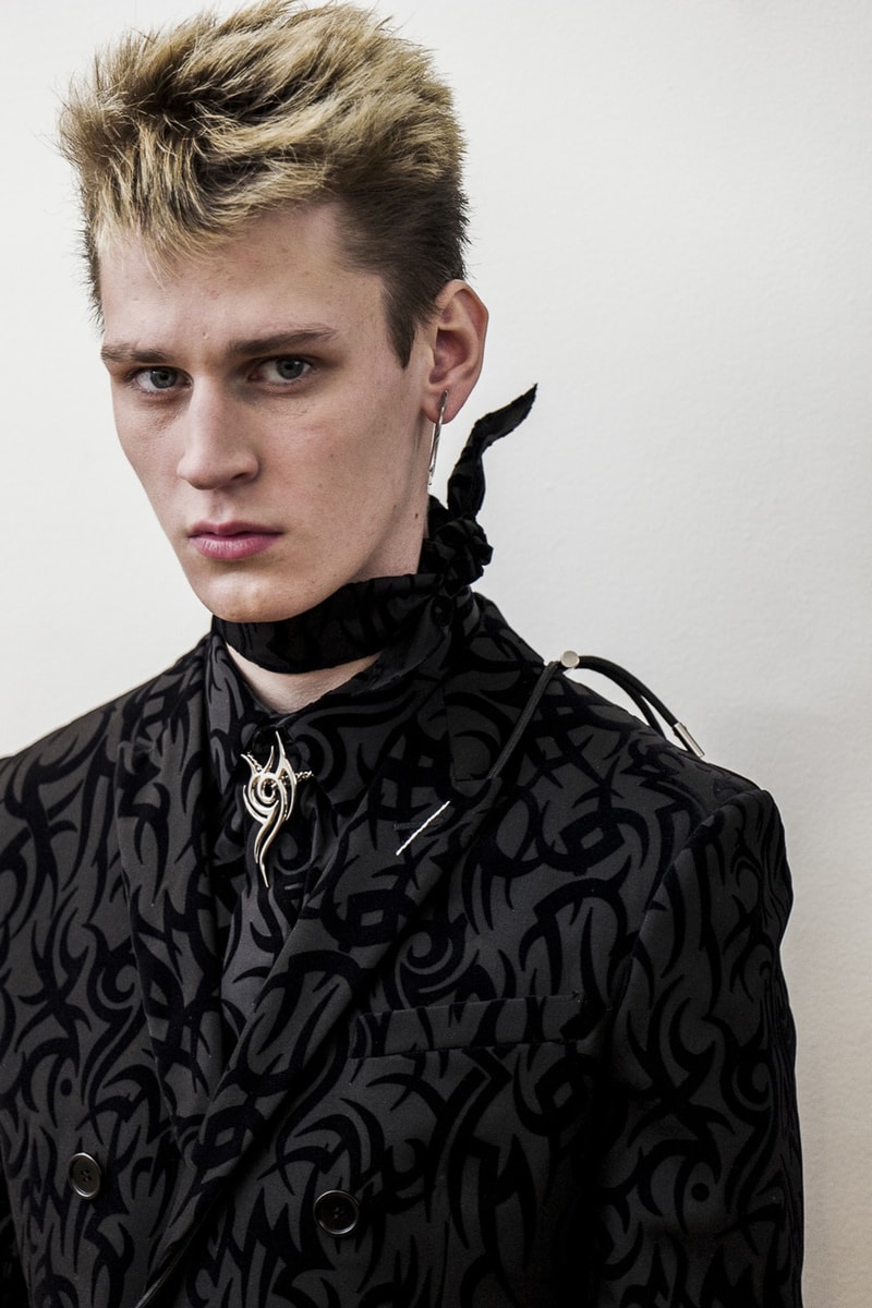 若さと成熟という相反するテーマを掲げた Dior Homme 2018年秋冬コレクションのバックステージに潜入 ディオール オム　パリコレ paris fashion week collection コレクション バックステージ hypebeast