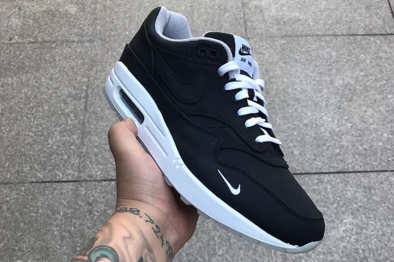 Dover Street Market x Nike によるコラボ Air Max 1 と思われるビジュアルがリーク 見えないところにこだわりを付与したスマートな1足にヘッズたちも興味津々の模様 Nike ナイキ COMME des GARÇONS コム デ ギャルソン 川久保玲 コンセプトショップ Dover Street Market ドーバーストリートマーケット @dirtymoney Air Max 1 Air Max 98 HYPEBEAST ハイプビースト