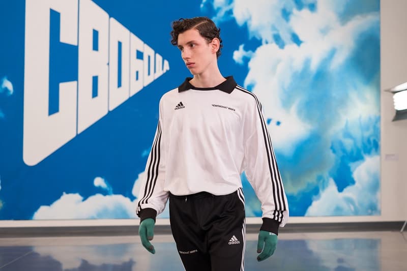 独自のスタイルにミリタリー要素を掛け合わせた Gosha Rubchinskiy 2018年秋冬コレクションを一挙プレイバック トレンドを色濃く反映したスタイルのみならずロシアヘッズたちの髪型や表情にも注目 ロシア エカテリンブルク Gosha Rubchinskiy ゴーシャ ラブチンスキー Burberry バーバリー Levi’s®︎ リーバイス Dr.Martens ドクターマーチン adidas アディダス ドロップショルダー オーバーサイズ コート類 スウェット カラーブロッキング フライトジャケット ワークシャツ HYPEBEAST ハイプビースト