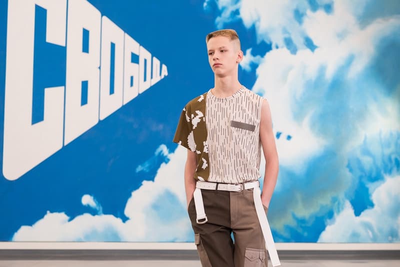独自のスタイルにミリタリー要素を掛け合わせた Gosha Rubchinskiy 2018年秋冬コレクションを一挙プレイバック トレンドを色濃く反映したスタイルのみならずロシアヘッズたちの髪型や表情にも注目 ロシア エカテリンブルク Gosha Rubchinskiy ゴーシャ ラブチンスキー Burberry バーバリー Levi’s®︎ リーバイス Dr.Martens ドクターマーチン adidas アディダス ドロップショルダー オーバーサイズ コート類 スウェット カラーブロッキング フライトジャケット ワークシャツ HYPEBEAST ハイプビースト