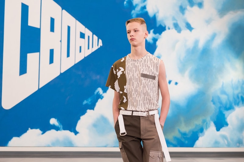 独自のスタイルにミリタリー要素を掛け合わせた Gosha Rubchinskiy 2018年秋冬コレクションを一挙プレイバック トレンドを色濃く反映したスタイルのみならずロシアヘッズたちの髪型や表情にも注目 ロシア エカテリンブルク Gosha Rubchinskiy ゴーシャ ラブチンスキー Burberry バーバリー Levi’s®︎ リーバイス Dr.Martens ドクターマーチン adidas アディダス ドロップショルダー オーバーサイズ コート類 スウェット カラーブロッキング フライトジャケット ワークシャツ HYPEBEAST ハイプビースト