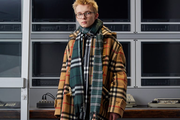 リュクスなストリートを提案する Gosha Rubchinskiy が Burberry、Leviʼ s®️、Dr. Martens を迎えた2018年秋冬コレクションを発表